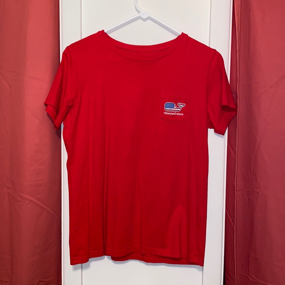 vineyard vines t-shirt